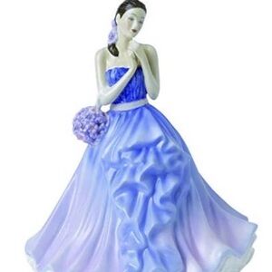 NIB Royal Doulton Lucy Petite Figurine of the Year 2021 Bone China Signed 6.2”